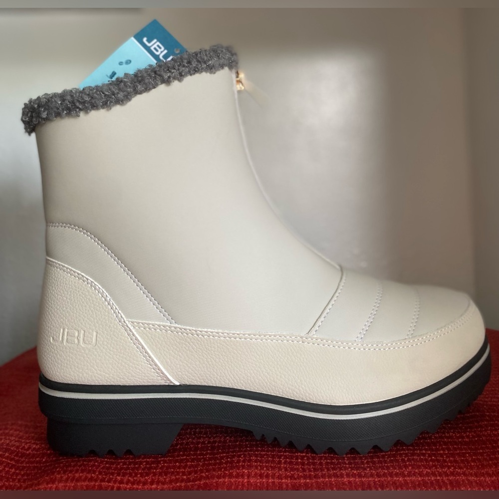 Women's Winter Boots in Cream and Gray - Picture 15 of 16